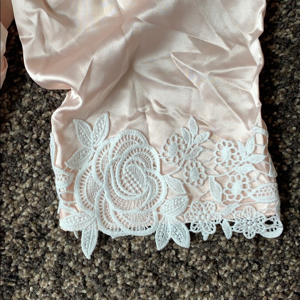 Light Pink Robe - Picture 3 of 3
